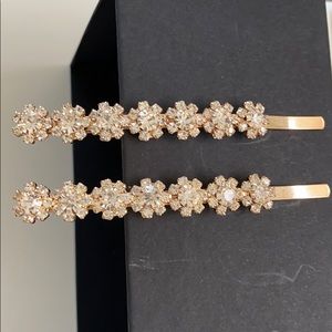 TASHA NWOT 2 pack crystal flower Bobby pins